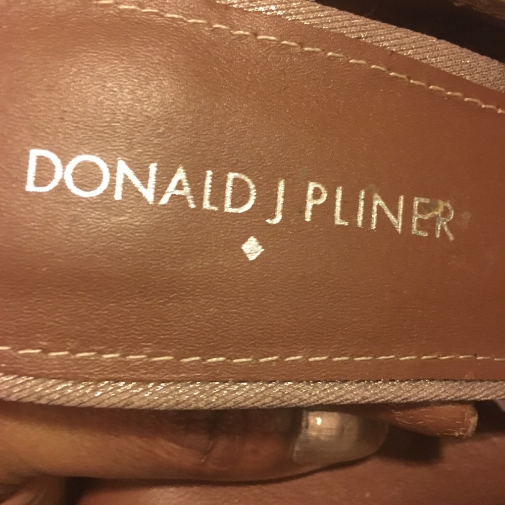 Donald J Pliner gold linen woven heel sandal. - Picture 2 of 4